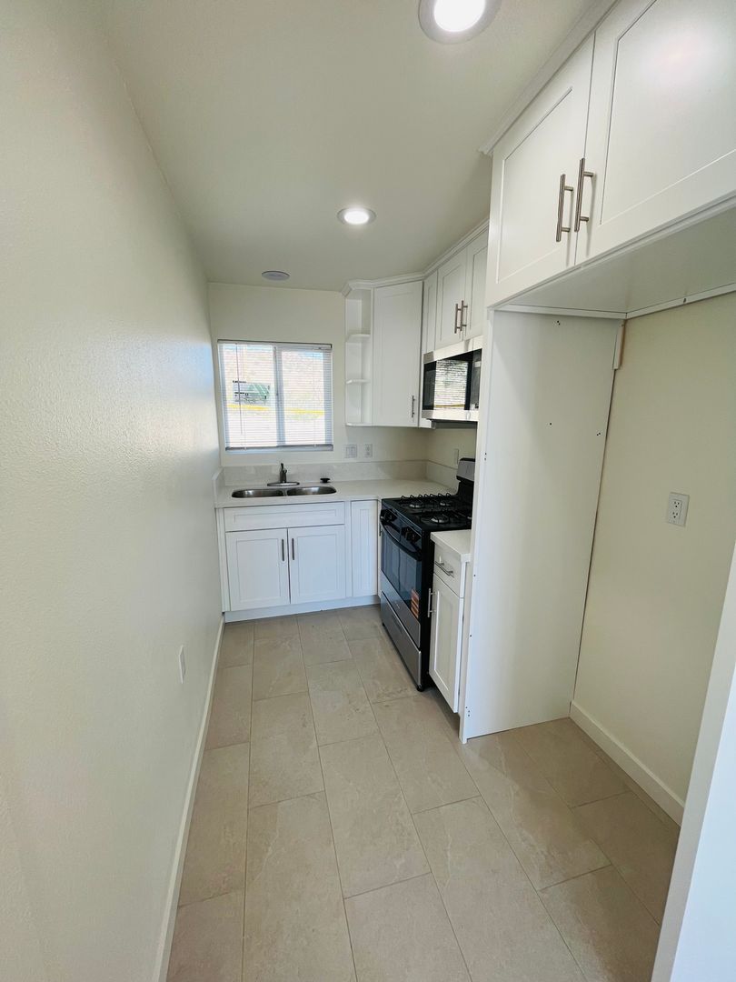 Barstow Apartment: 207 W. Main St