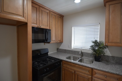 Barstow Apartment: 117 Otis Ave.