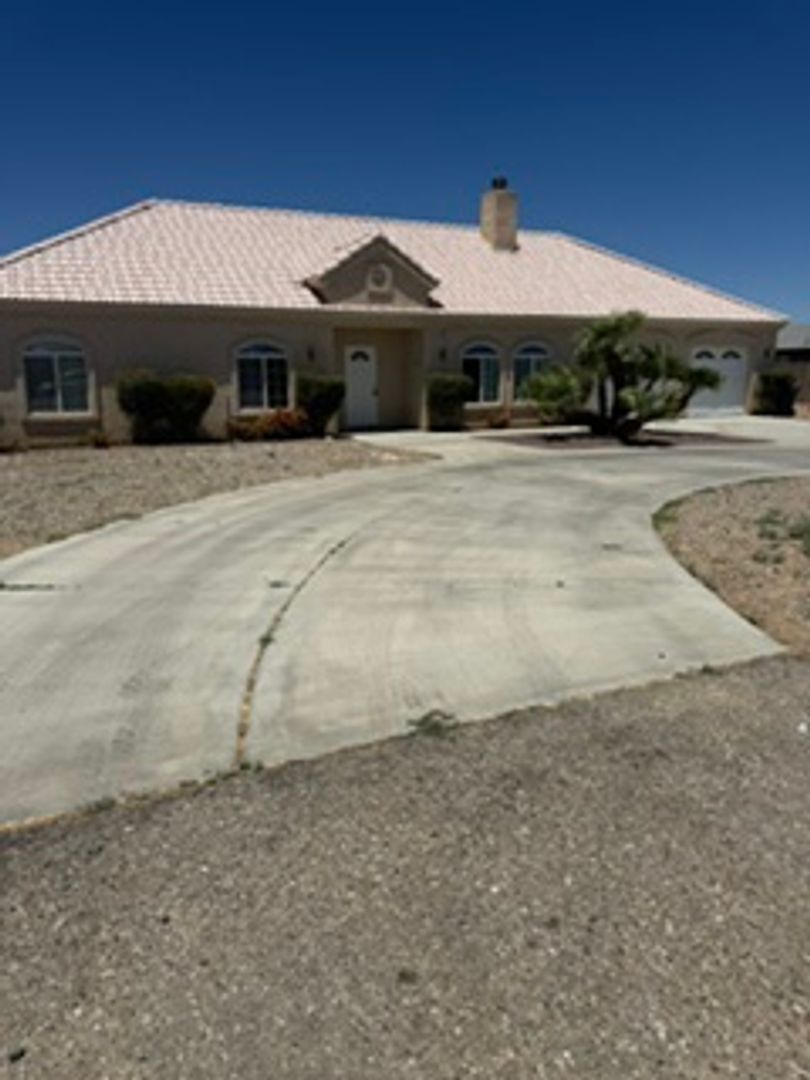 Apple Valley House: 10756 Kiowa Road