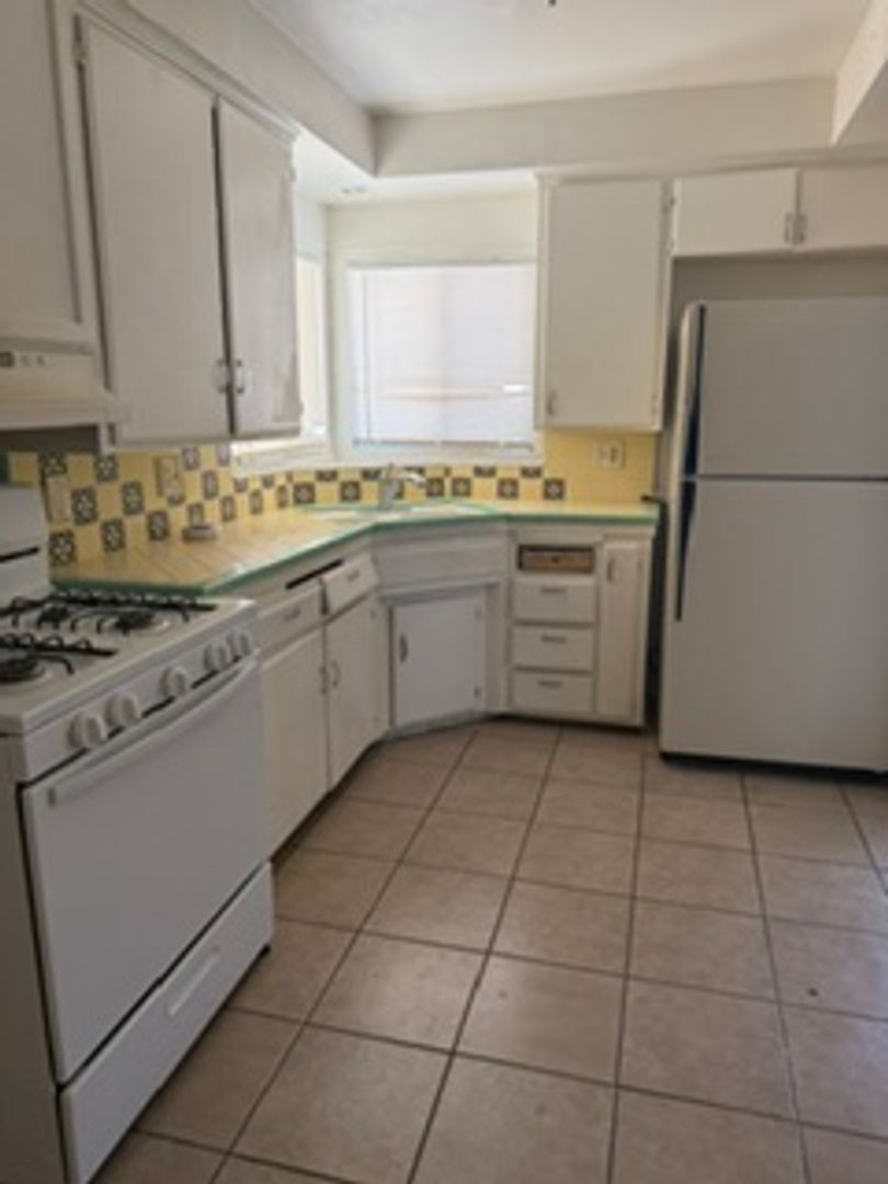 Apple Valley Apartment: 20744 Thunderbird Rd