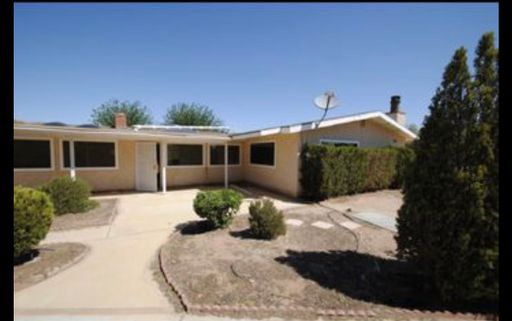 4 bedroom 2.5 bathroom house in Apple Valley Ca! – photo 1