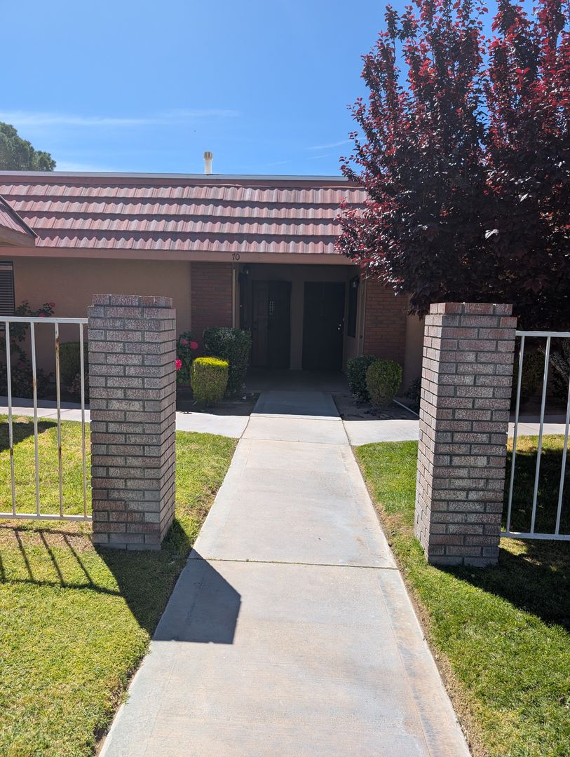 Helendale Condo: 27535 Lakeview Drive #70