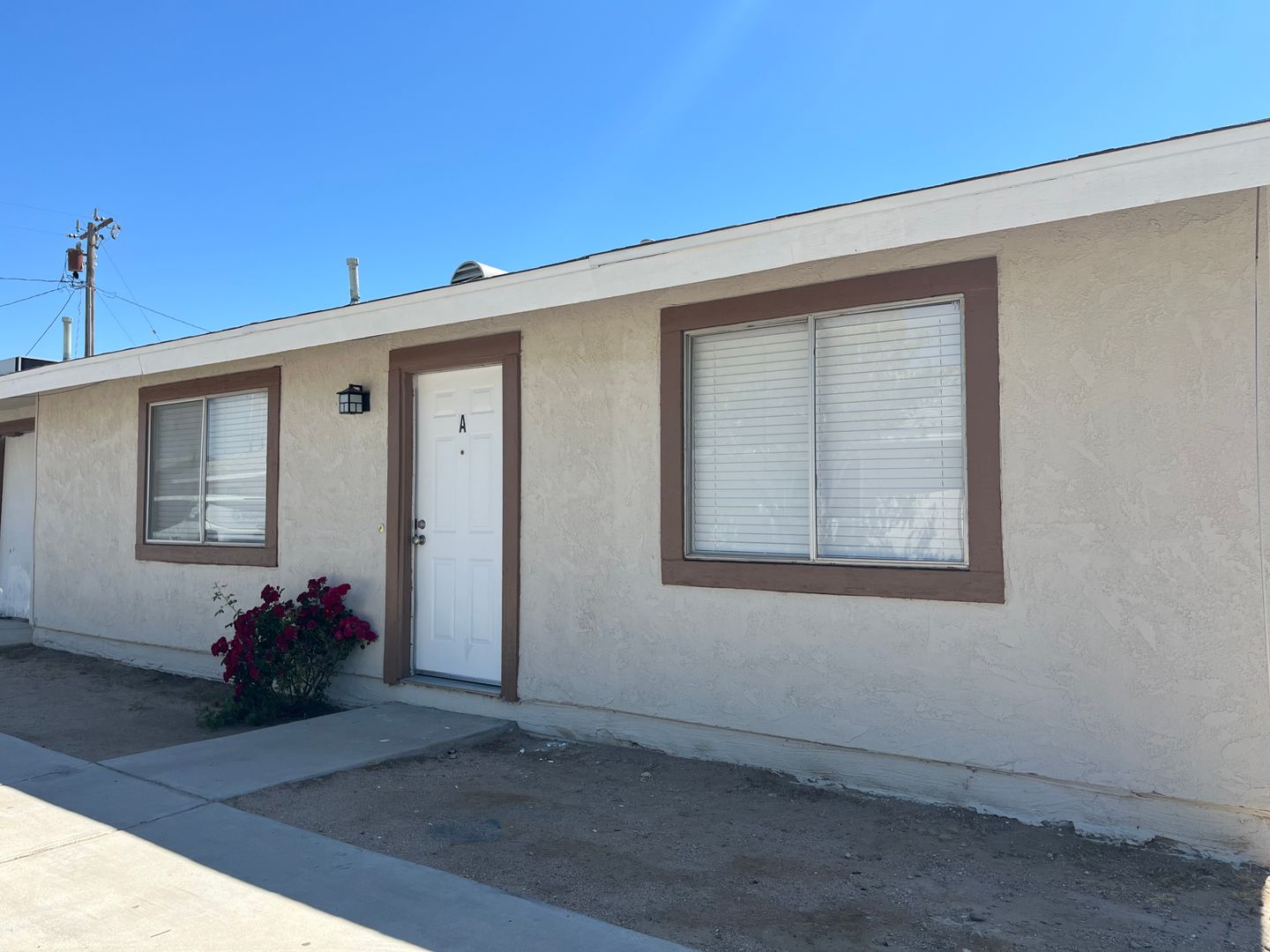 Hesperia Apartment: 14070 Juniper St.