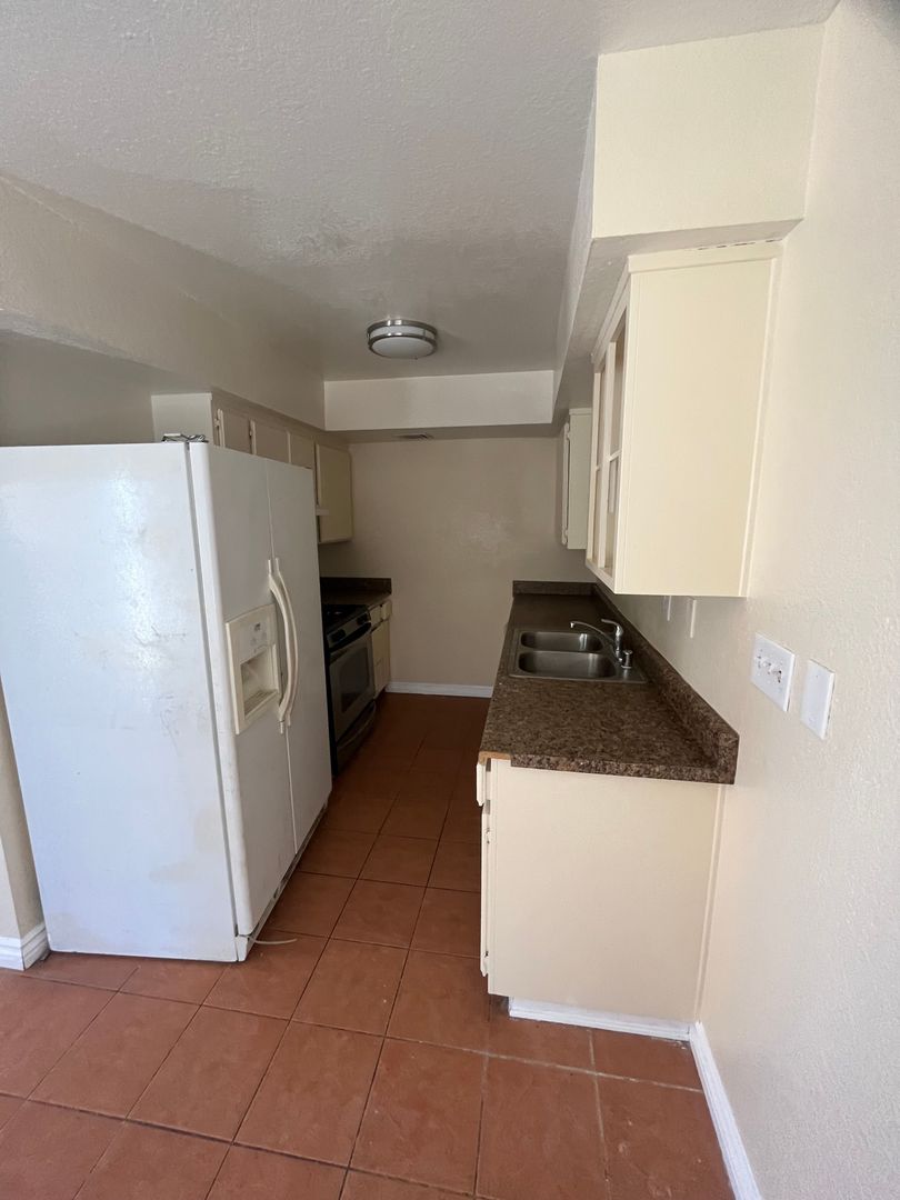 1040 May Ln. Unit 4, Barstow, CA 92311