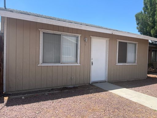 2 BR 1 BA Apartment in Apple Valley