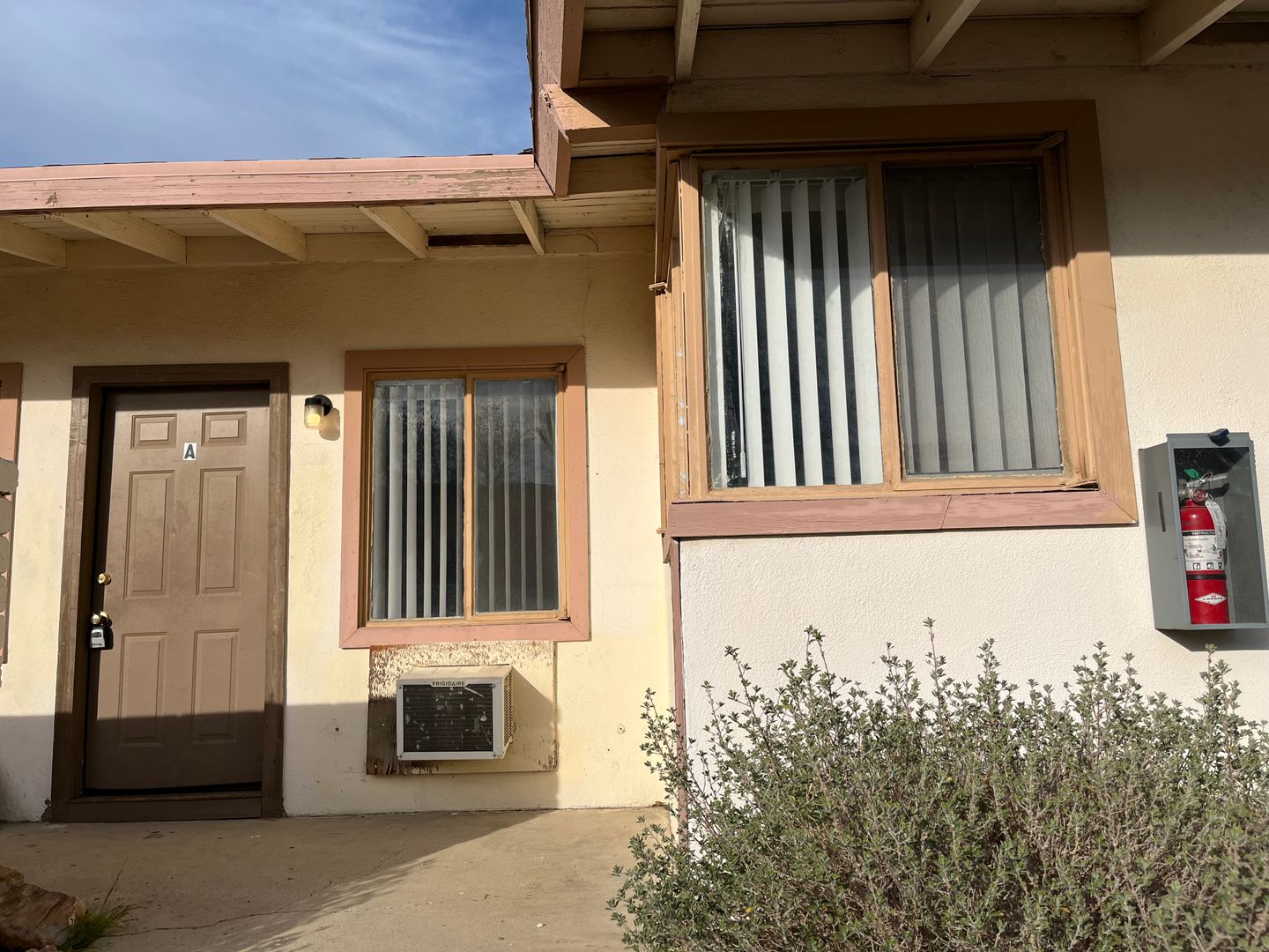 Victorville Apartment: 15040 Culley St.