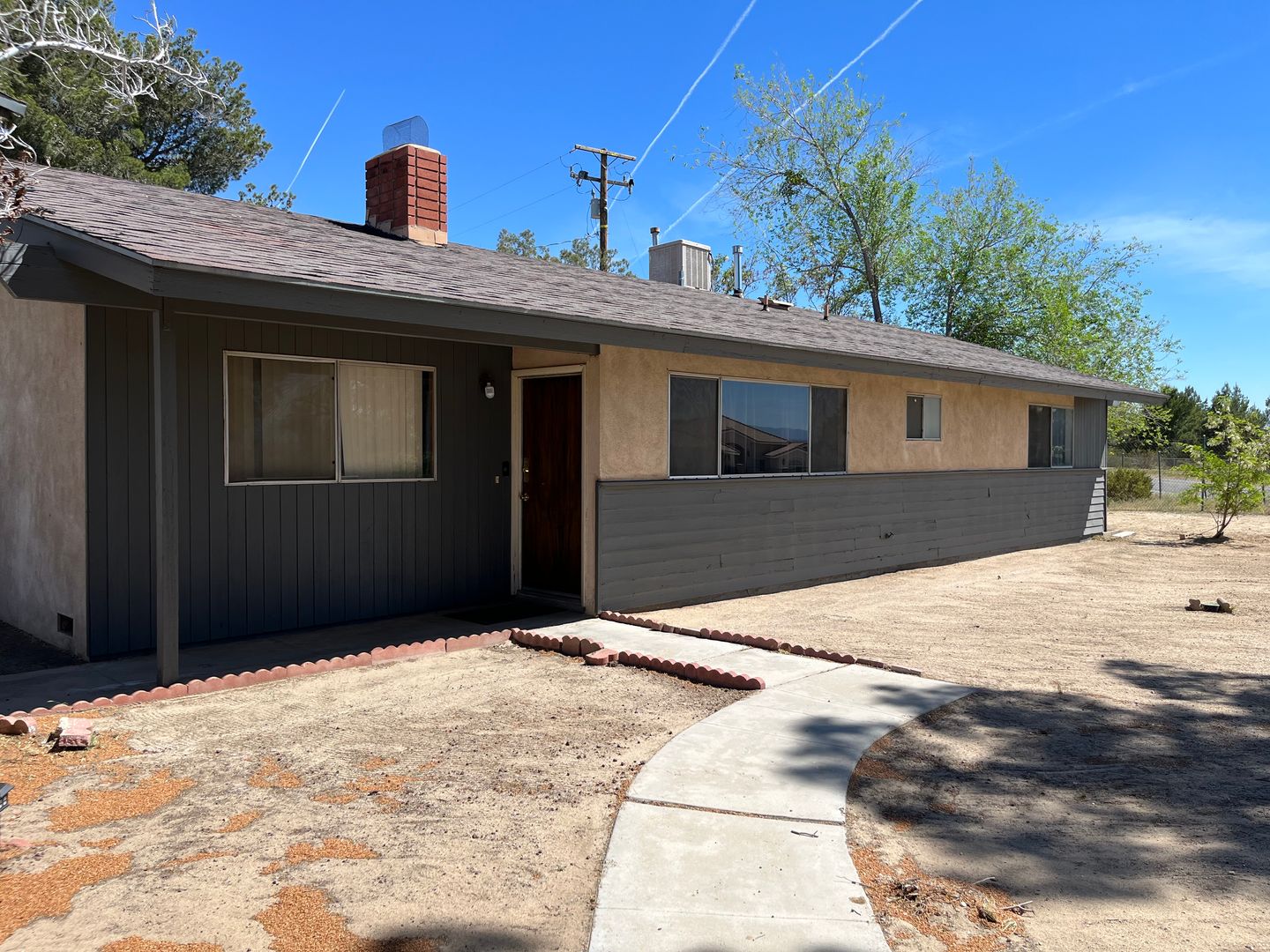 Apple Valley House: 18515 Symeron Road