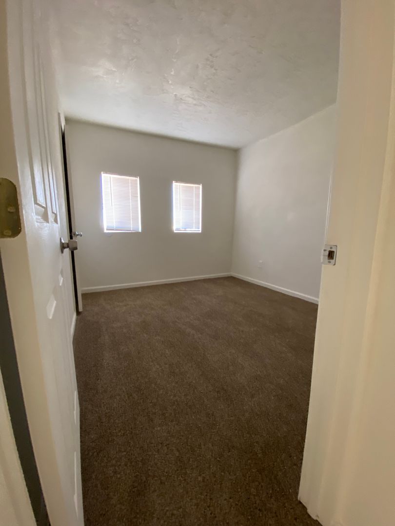 561 Valley Ave A, Barstow, CA 923115806