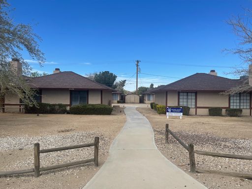 Apple Valley Four Plex-2 Bedrooms, 2 Bathrooms, New Interior Paint, New Carpet, New Flooring. New Blinds – photo 1