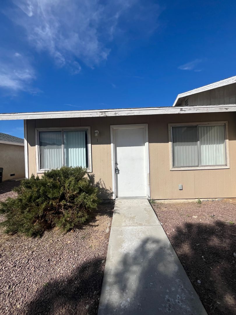 Apple Valley Apartment: 20488 Yuma Rd