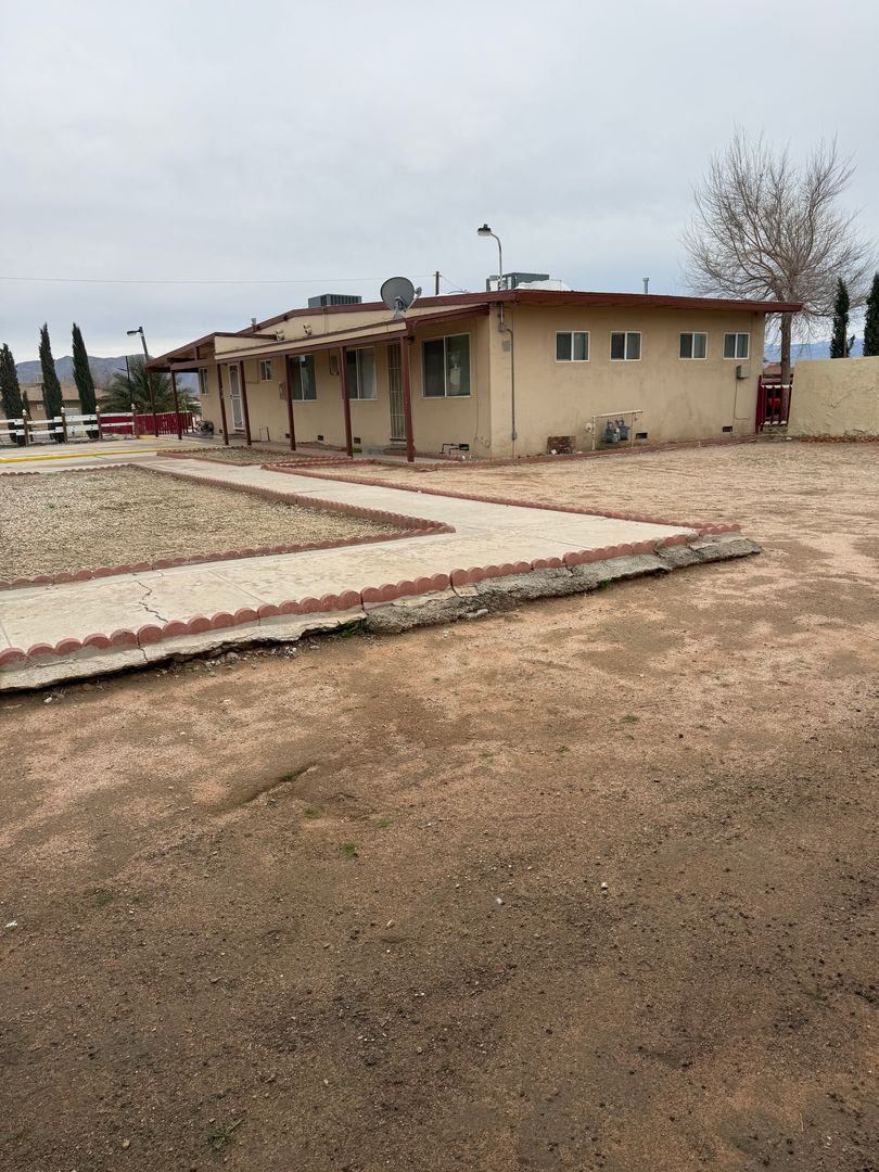 Apple Valley Apartment: 20744 Thunderbird Rd