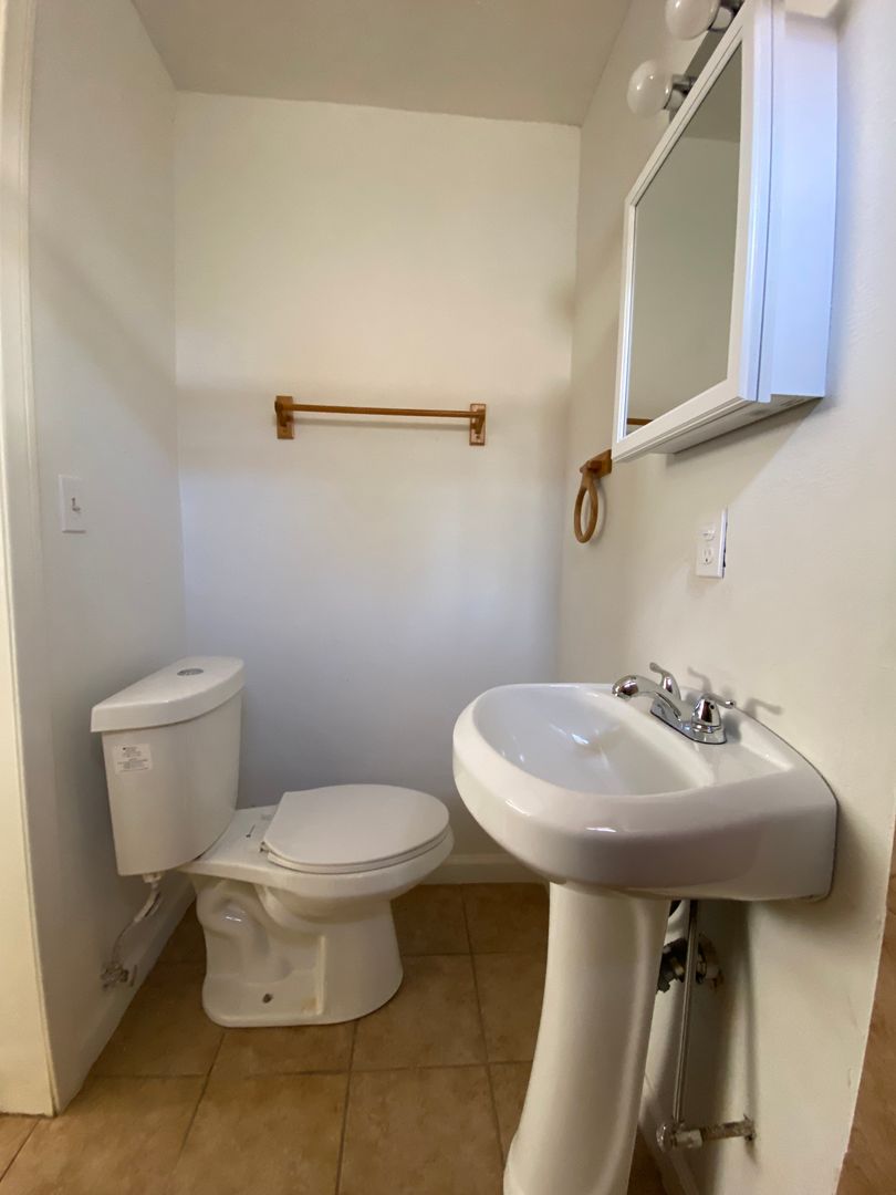 561 Valley Ave A, Barstow, CA 923115806