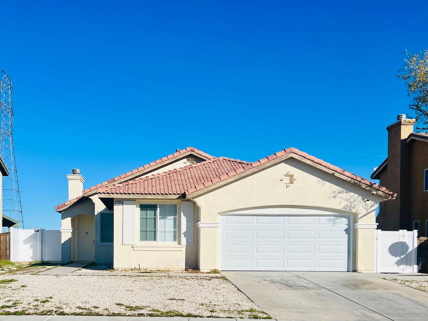 Adelanto House: 11860 Clifrose Ct