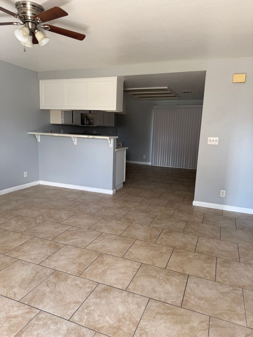Apple Valley Apartment: 20255 Zuni Rd