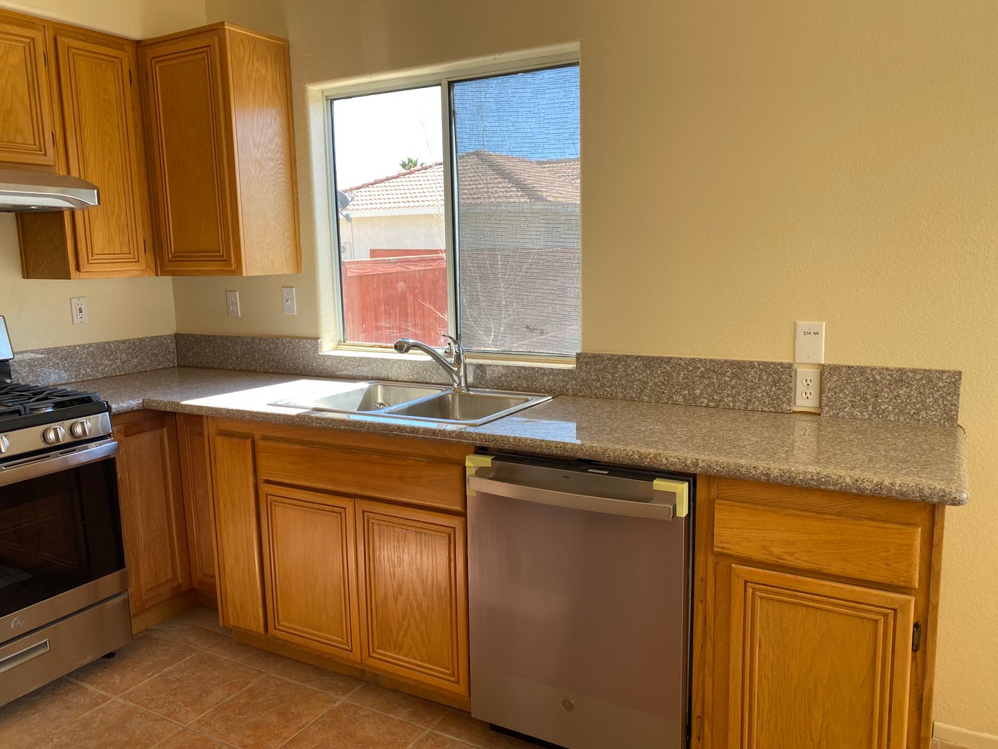 Apple Valley House: 14070 Falling Leaf Rd.