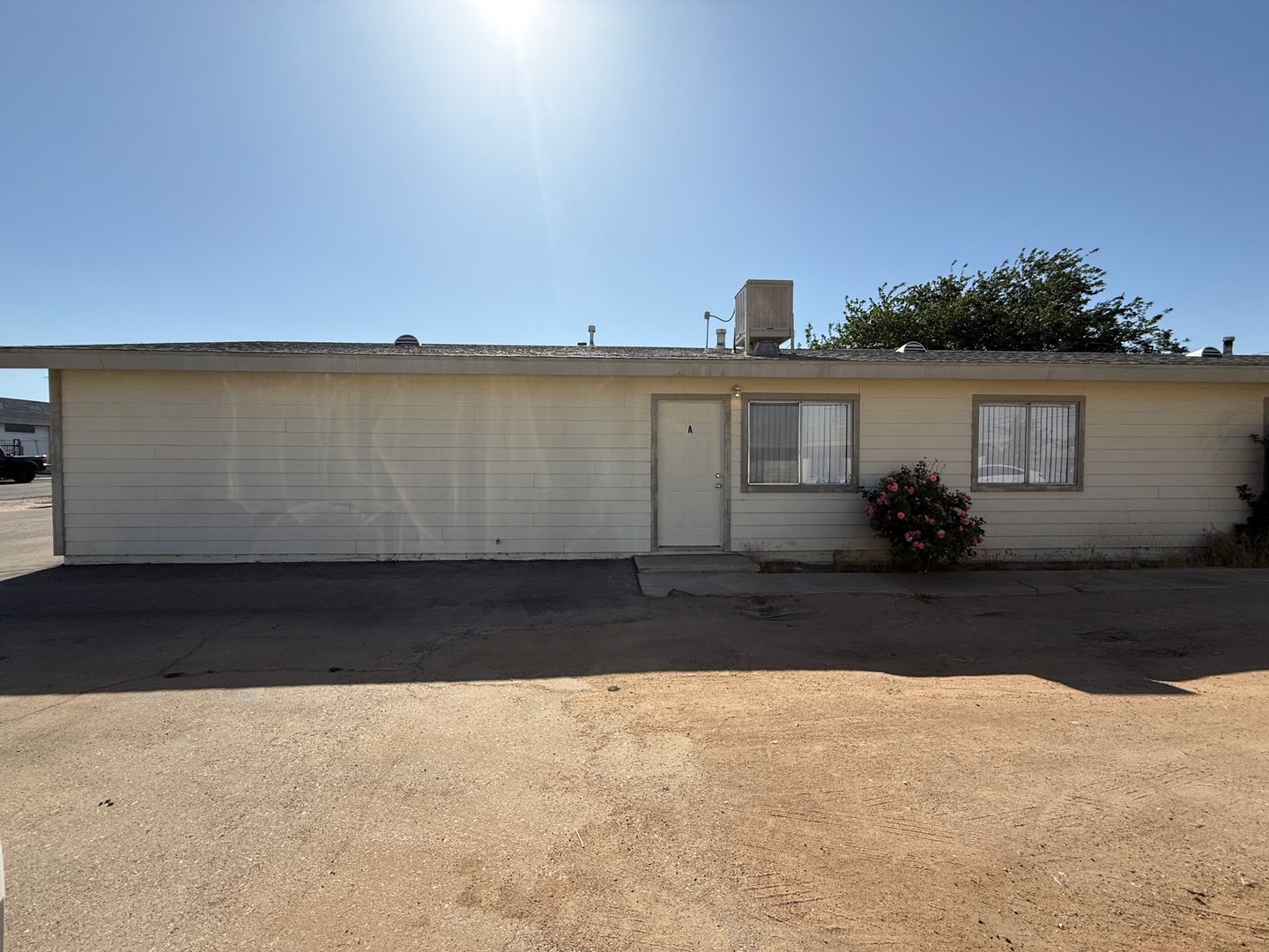 Hesperia Apartment: 16248 Yucca St.