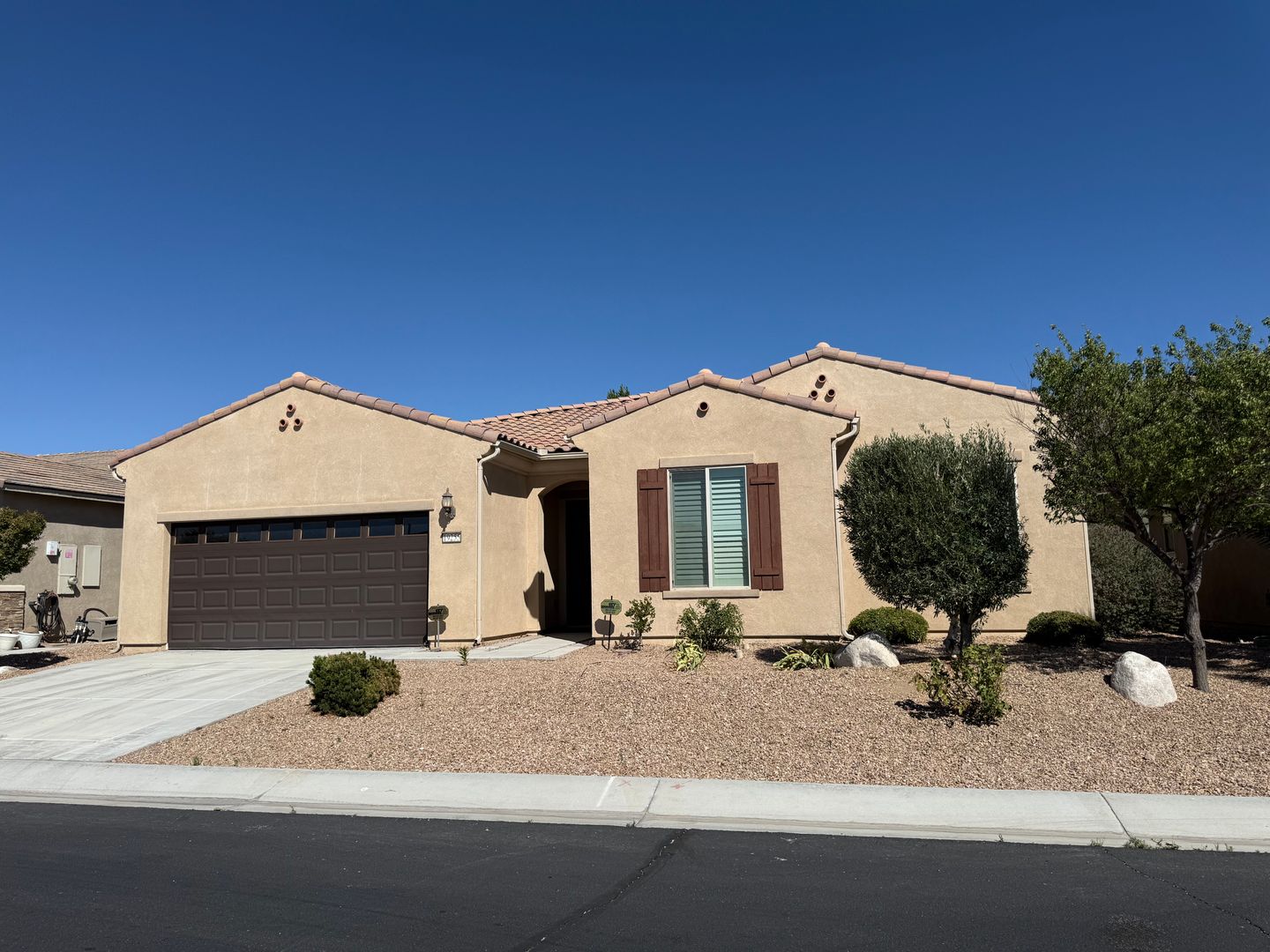 Apple Valley House: 19255 Castana St