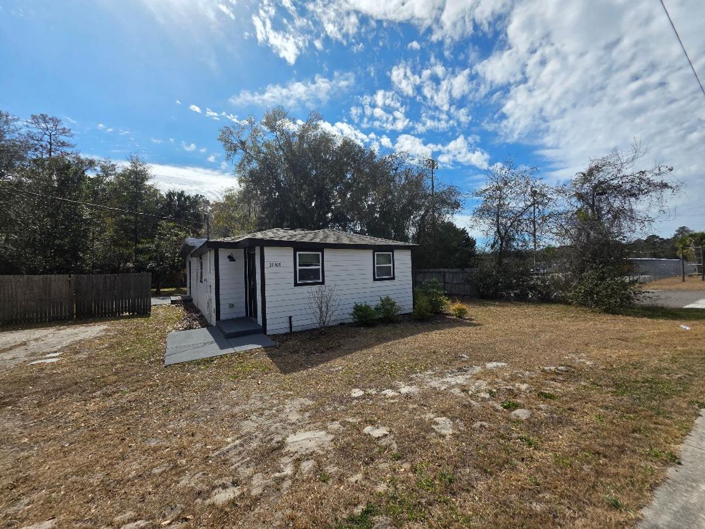 Hawthorne House: 21307 SE Hawthorne Rd