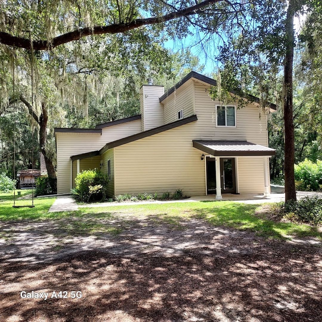 Hawthorne House: 7405 SE 176th St