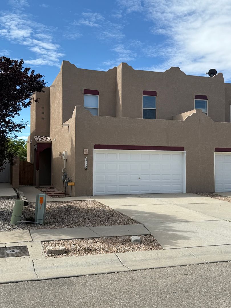 Albuquerque House: 4832 Sun Cove NE