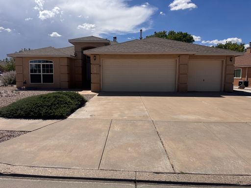 Beautiful 3 Bedroom, 2 Bathroom, 3 Car Garage – photo 1