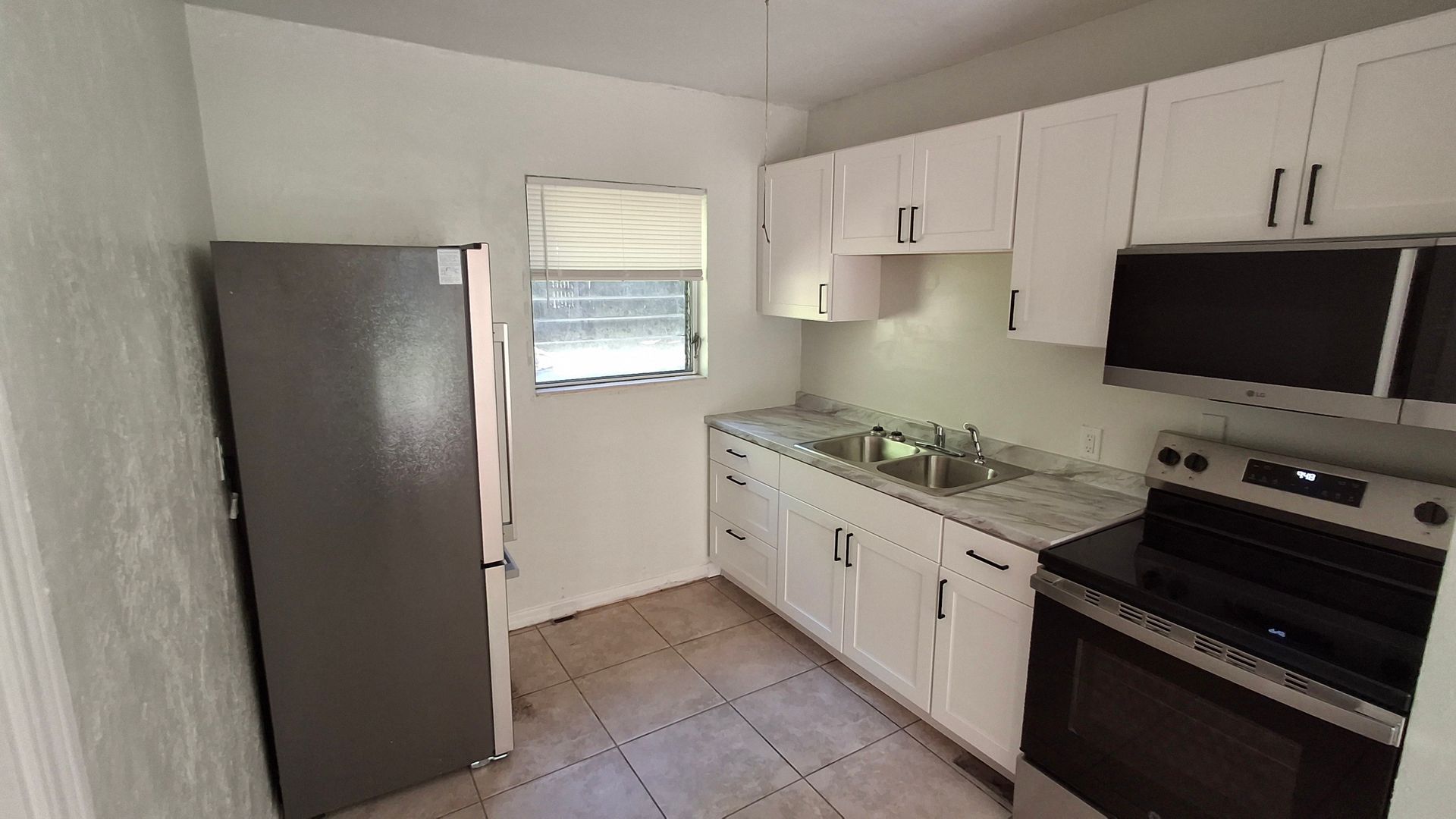 2/1 - Conveniently Located