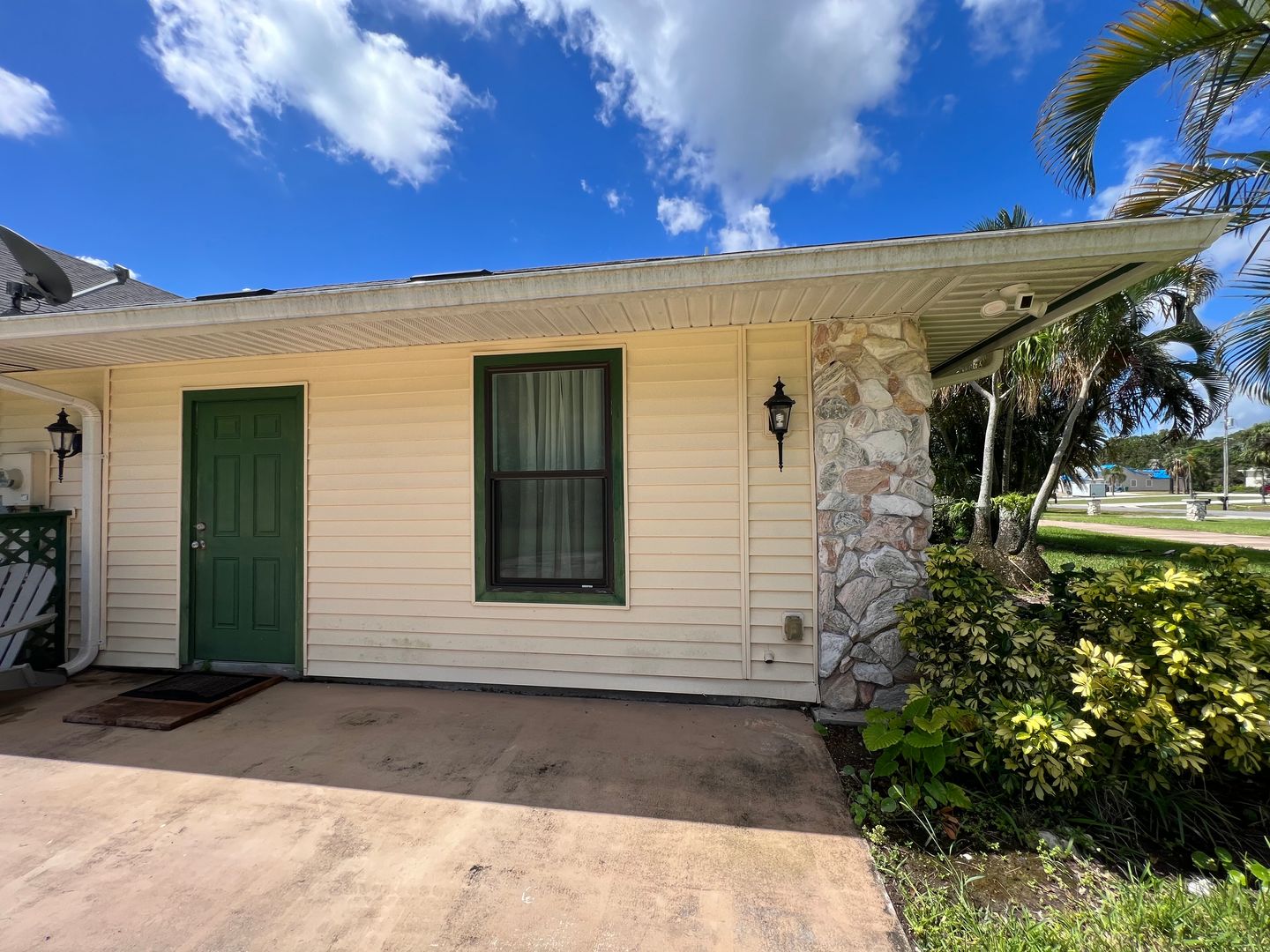 Ft Pierce Condo: 5706 Palmetto Dr - Efficiency