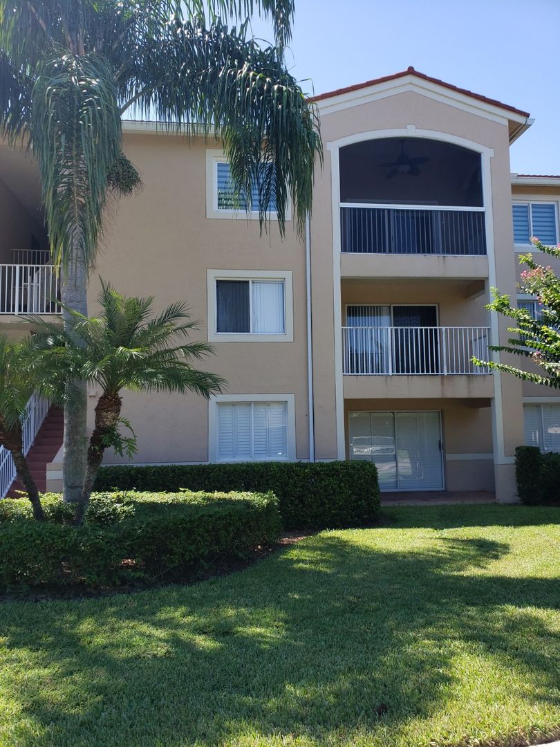 Vero Beach House: 1640 42nd Cir N