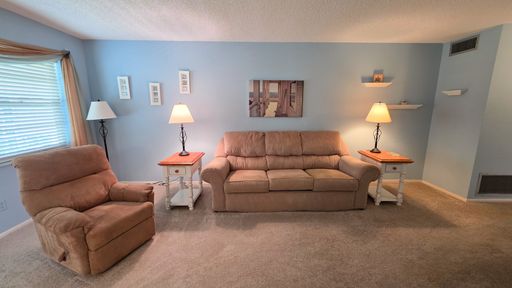 Vista Royal - 2nd Floor – photo 1