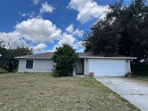 3 Bedroom 2 Bath 2 Car Garage Vero – photo 1