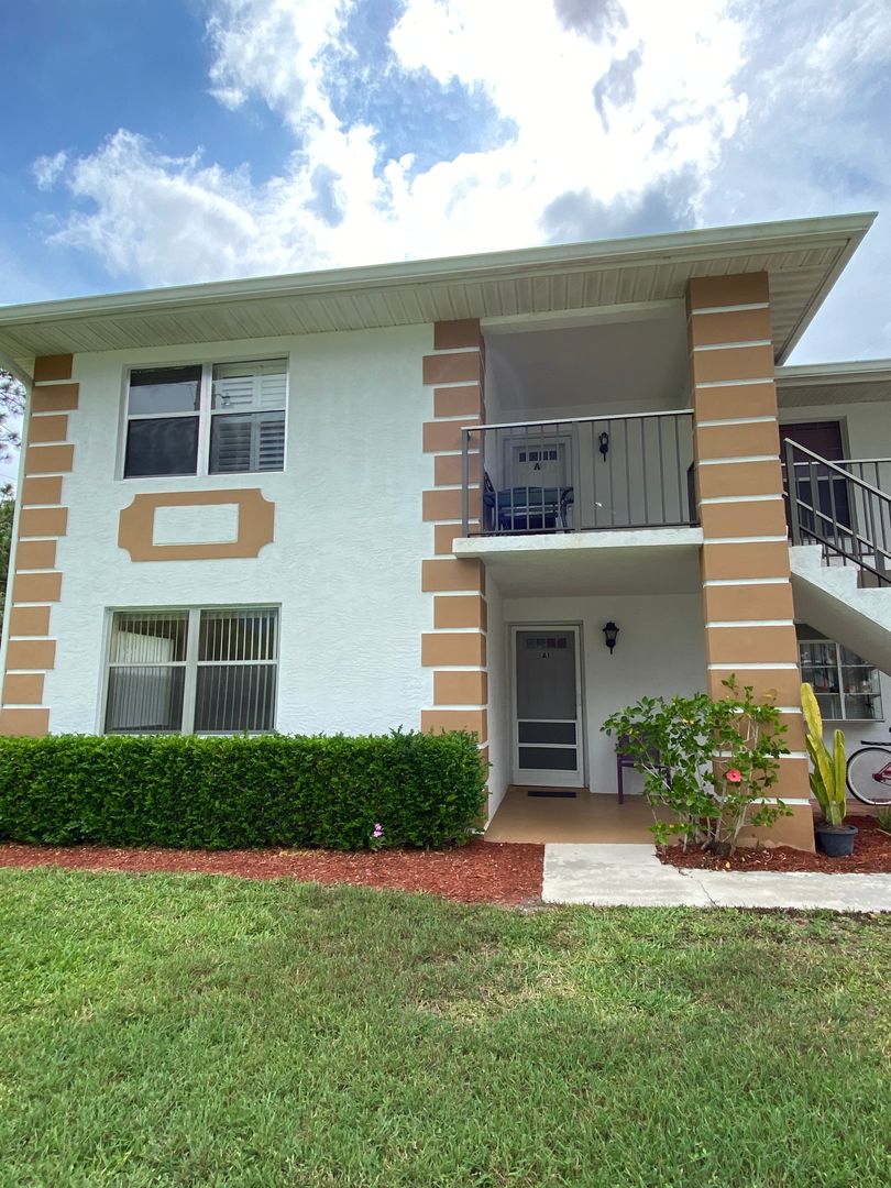 Ft Pierce Condo: 533 S. Lakes End Drive #A1
