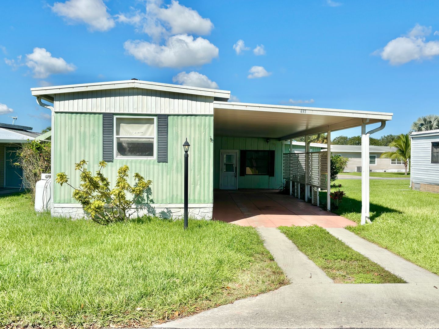 Barefoot Bay House: 693 Pinewood Blvd