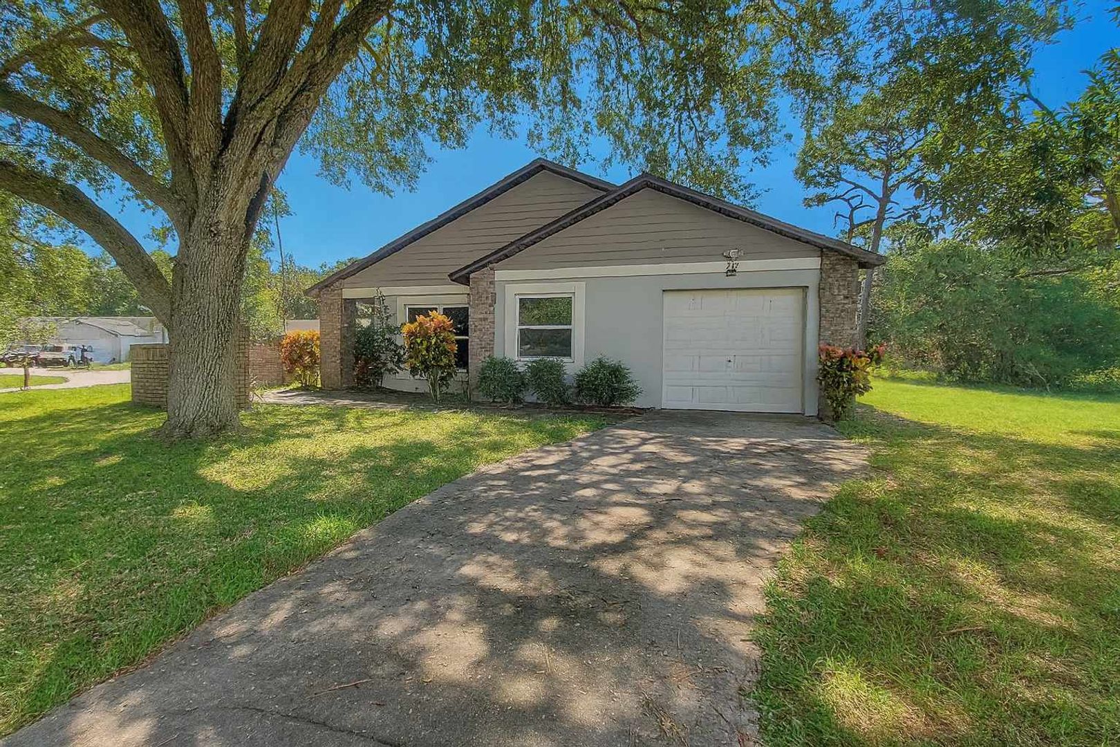 West Melbourne House: 747 Samuel Chase Lane