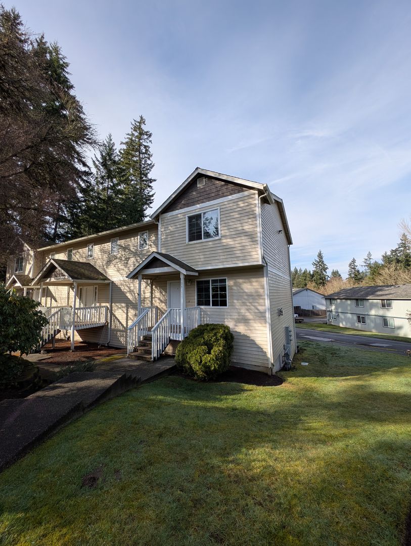Port Orchard Townhome: 1330 Sidney Ave #103
