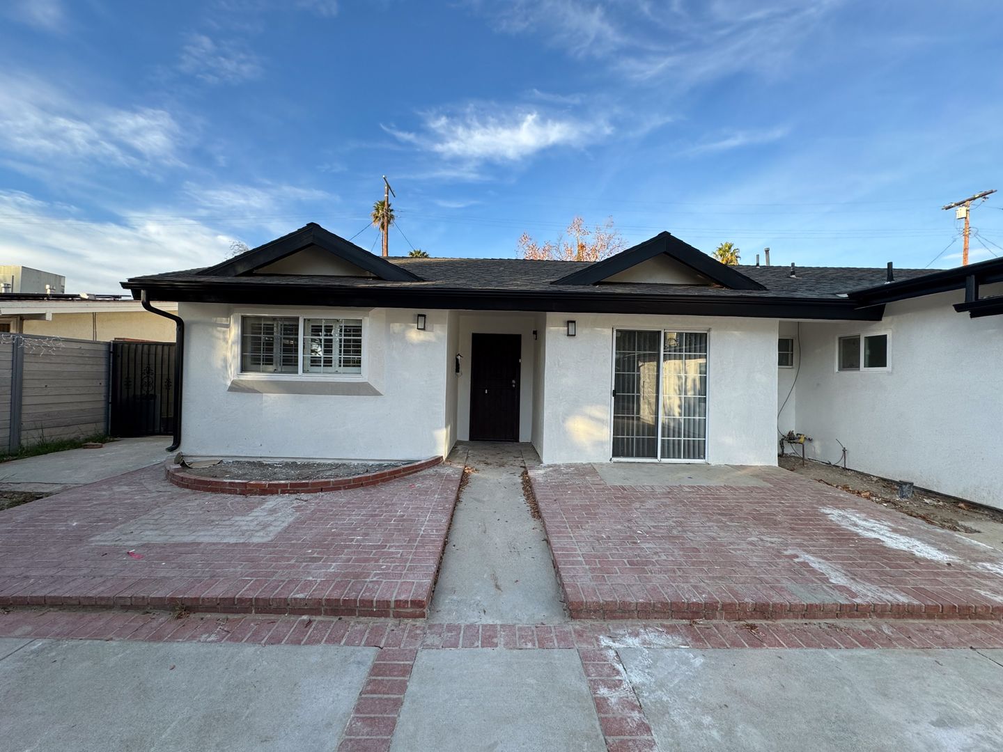 Reseda House: 19351 Strathern Street