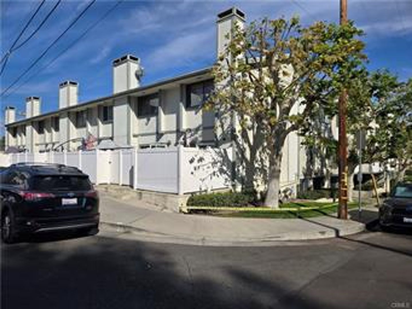 Woodland Hills House: 22865 Del Valle St. #6