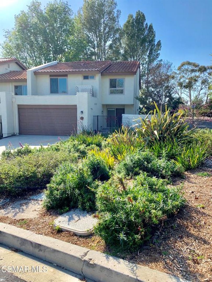 Thousand Oaks House: 937 Shadow Lake Drive