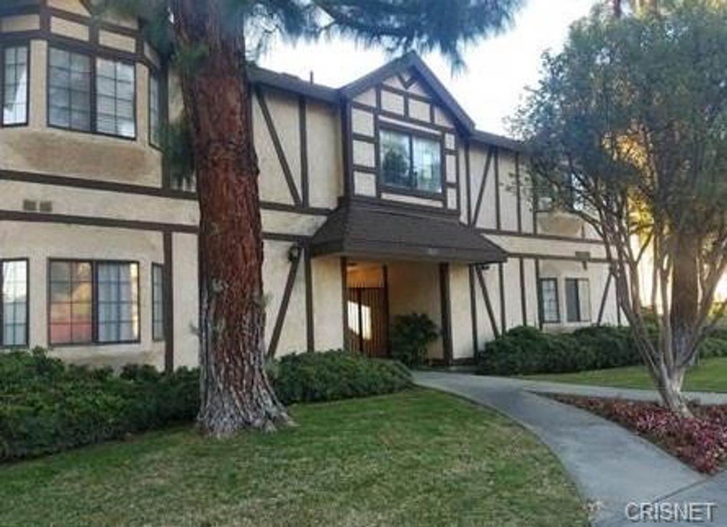 West Hills House: 7125 Shoup Ave., #201