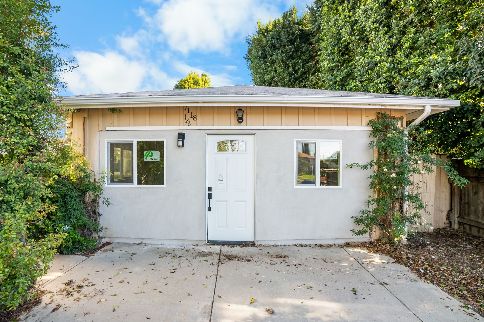 Winnetka House: 7118 1/2 Sunnybrea Ave