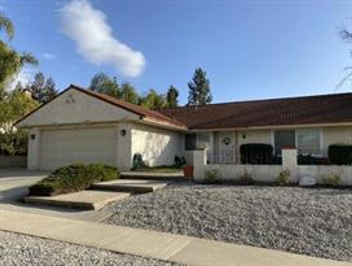 Simi Valley House: 652 Harper St.