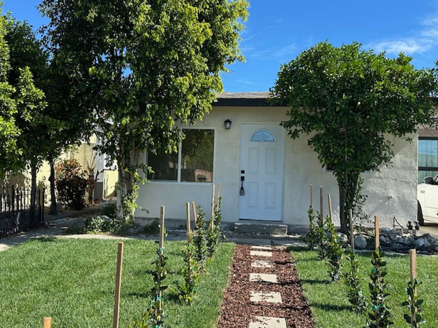 North Hills House: 9722 Natick Ave 1/2