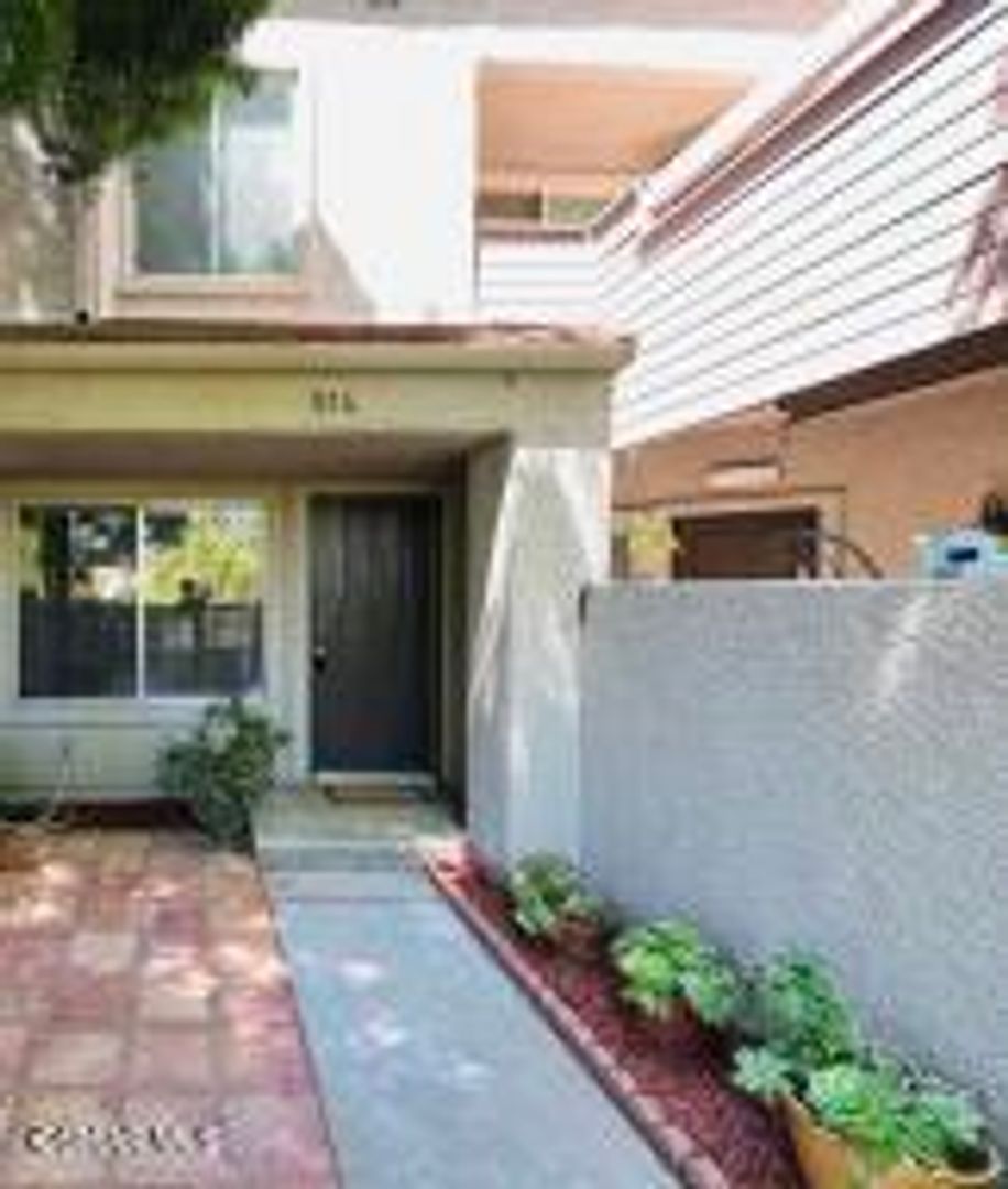 Thousand Oaks House: 514 Via Colinas