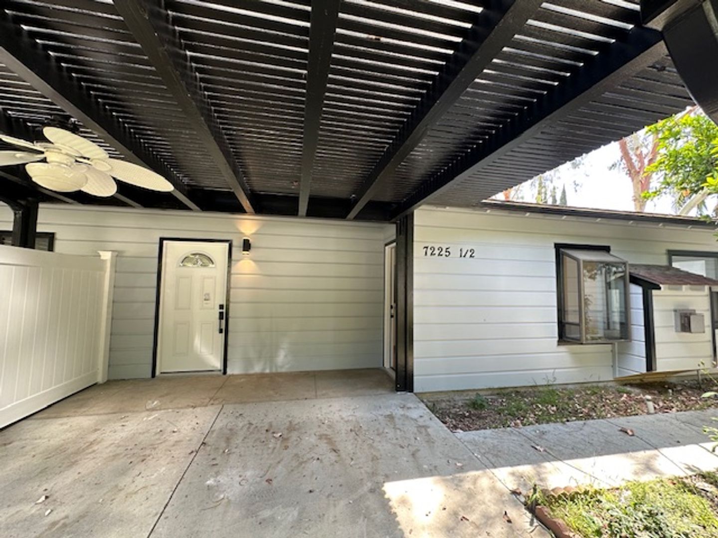 Van Nuys House: 7225 1/2 Forbes