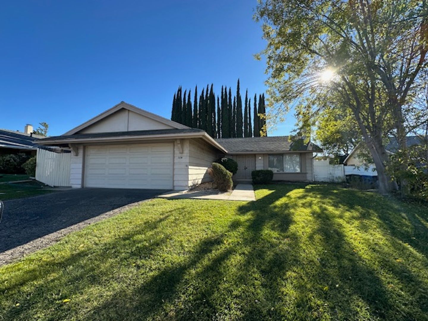 Thousand Oaks House: 528 Shenandoah St.