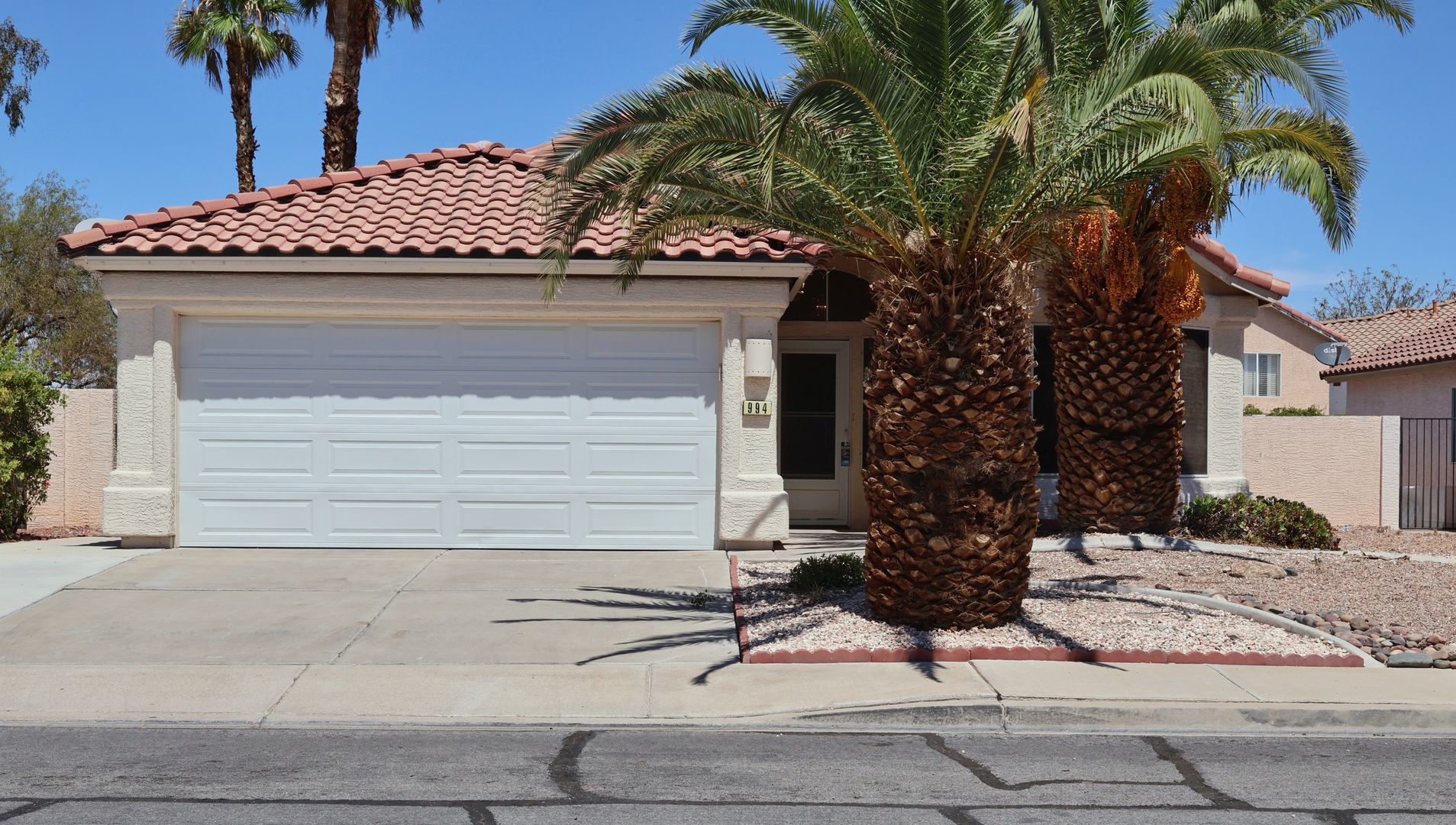 Henderson House: 994 Trackers Glen Avenue