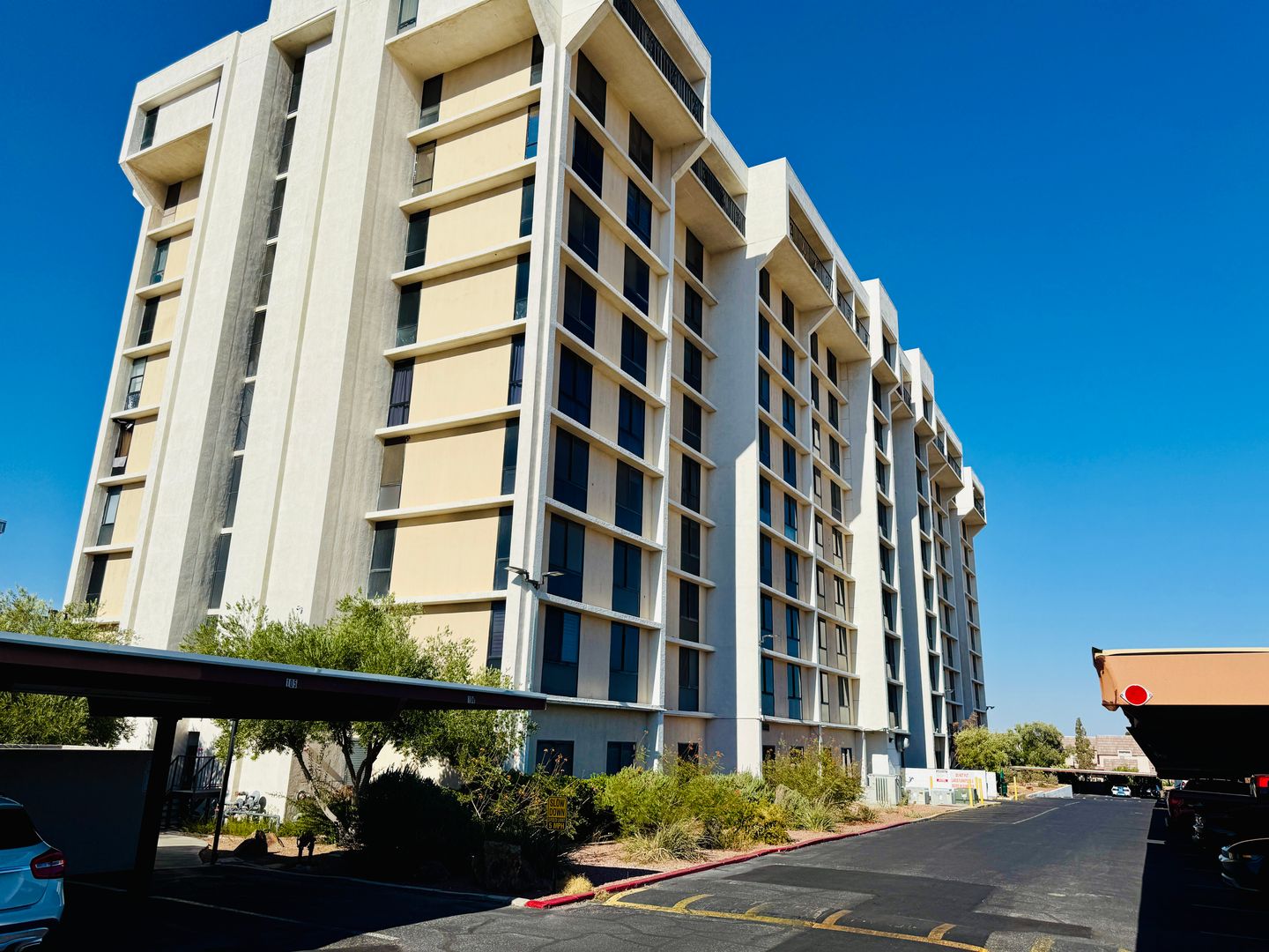 Las Vegas House: 3930 University Center Dr. #308