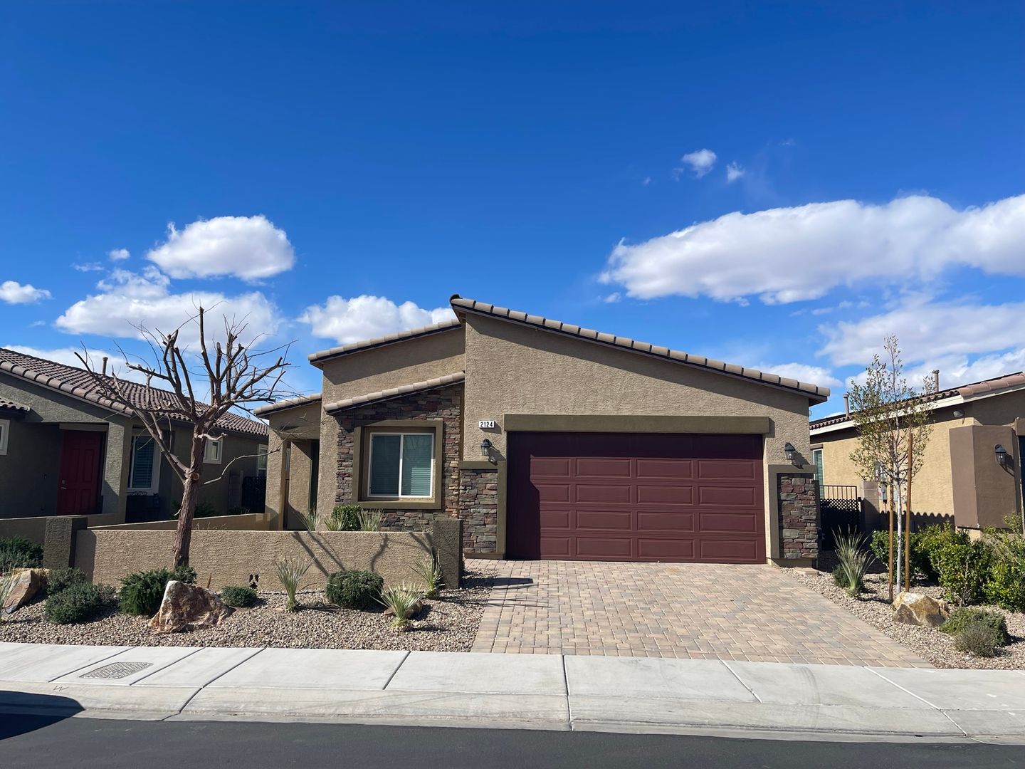 Henderson House: 2124 Del Aqua Avenue