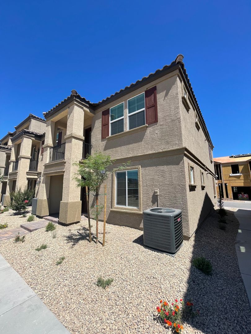 Henderson House: 626 Sedum Avenue
