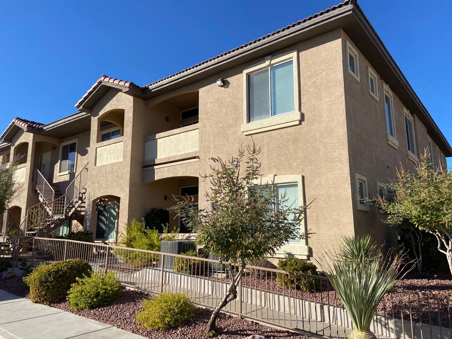 Henderson House: 2305 W. Horizon Ridge Pkwy. #2221