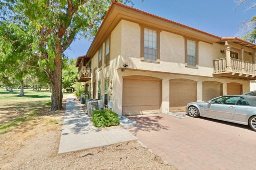 Beautiful Condo in Las Vegas Country Club! – photo 1